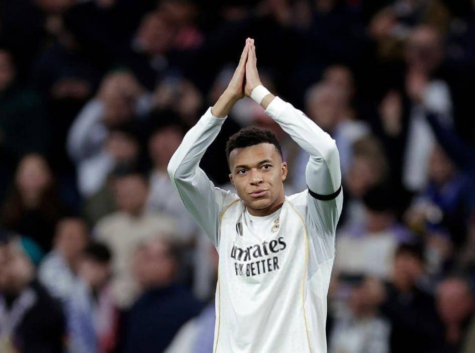 维尼修斯1人打败防线,姆巴佩双响竟成配角,皇马6-1胜摩纳哥